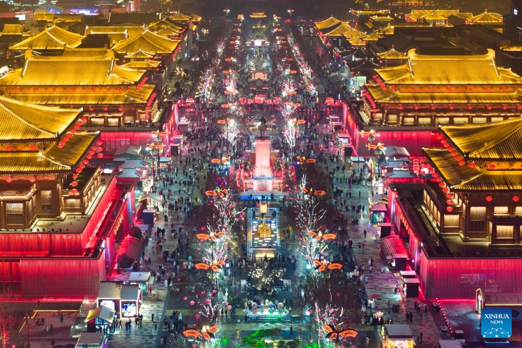 Light decorations seen in China's Xi'an-5