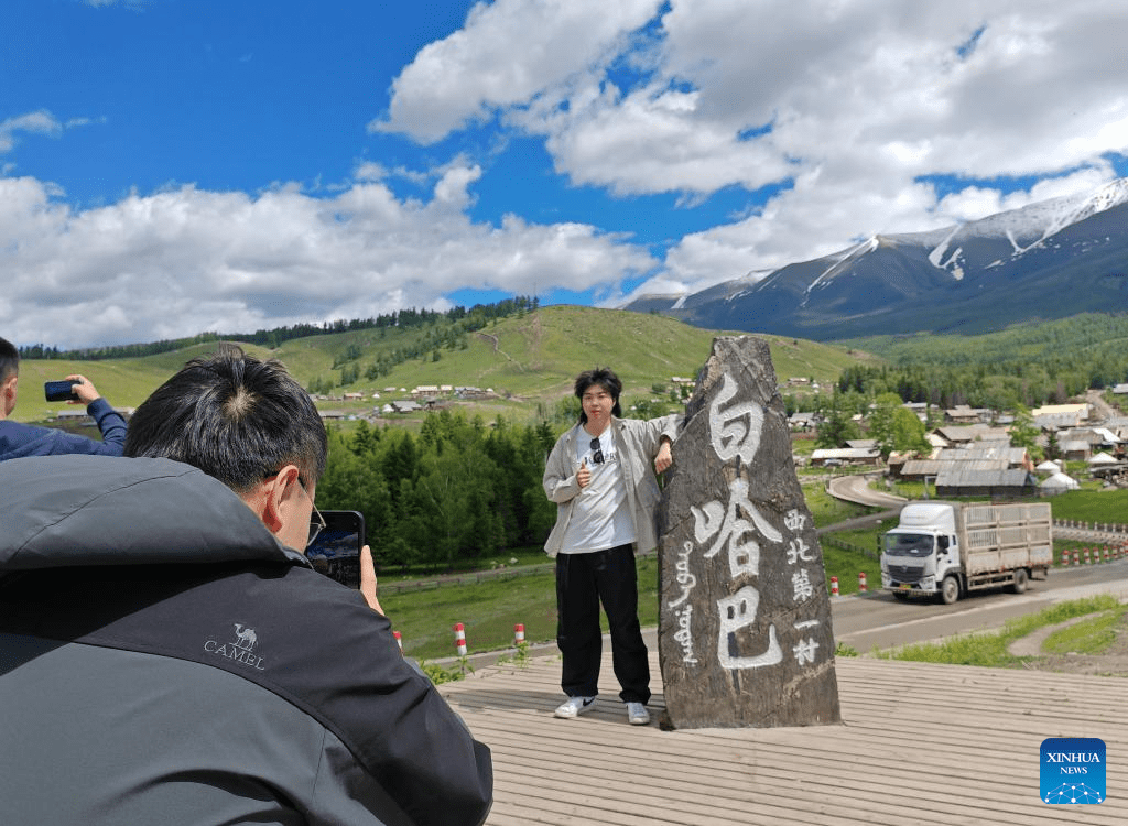 China's Altay sees booming tourism-6