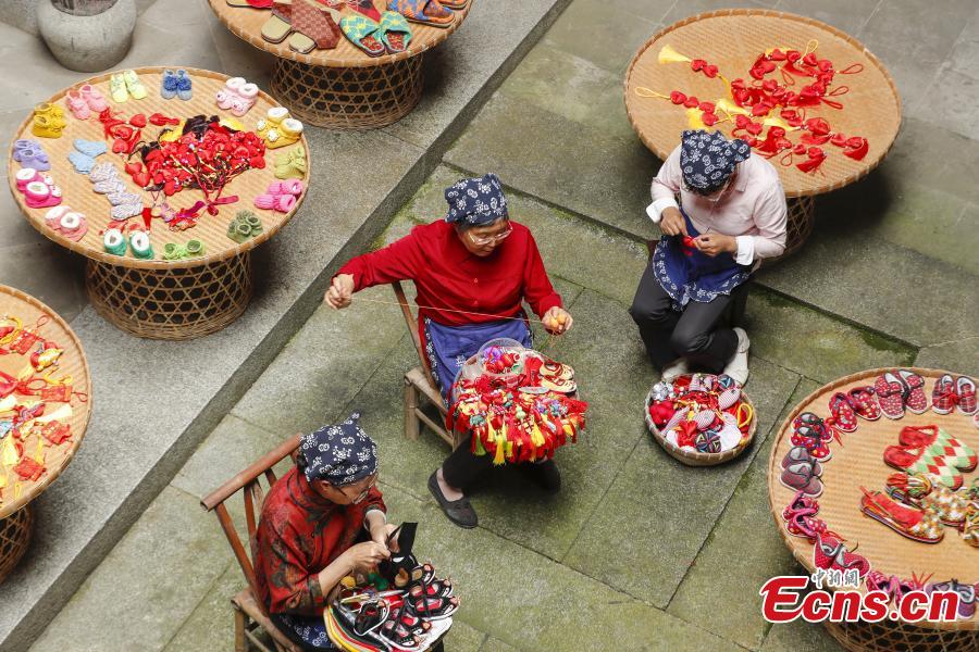 Huizhou sachets reflect festive tradition in E China-4