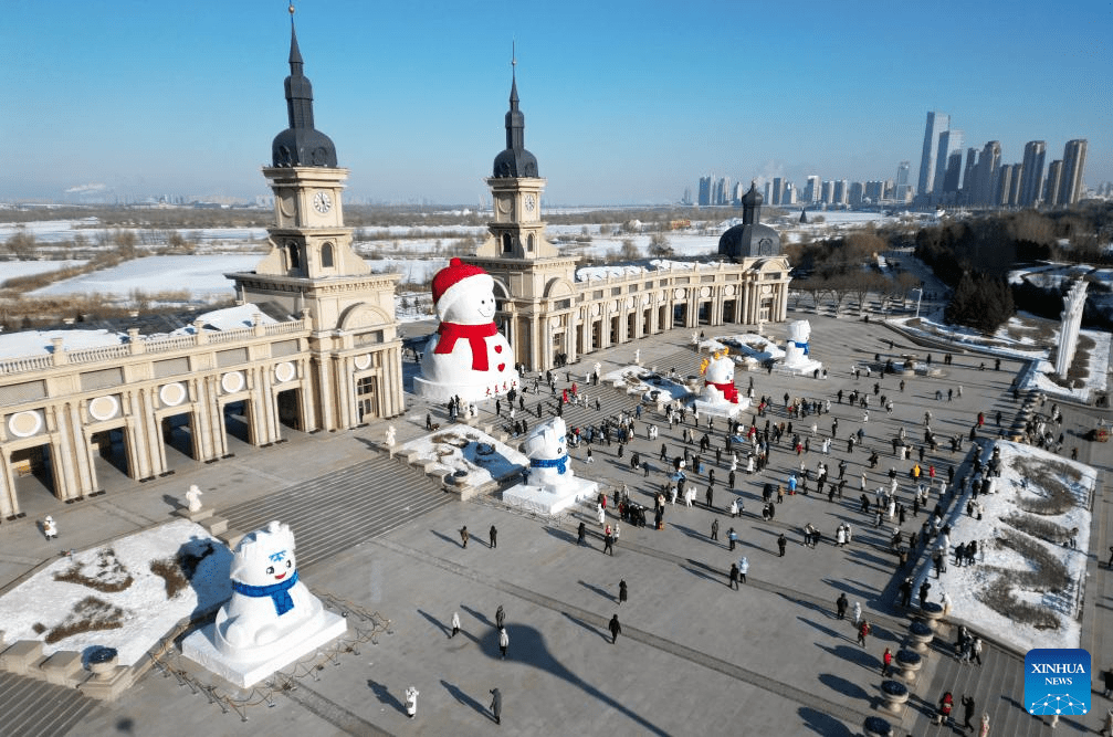 Giant snowman becomes yearly landmark of NE China's Harbin-1