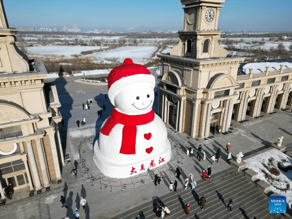 Giant snowman becomes yearly landmark of NE China's Harbin-3