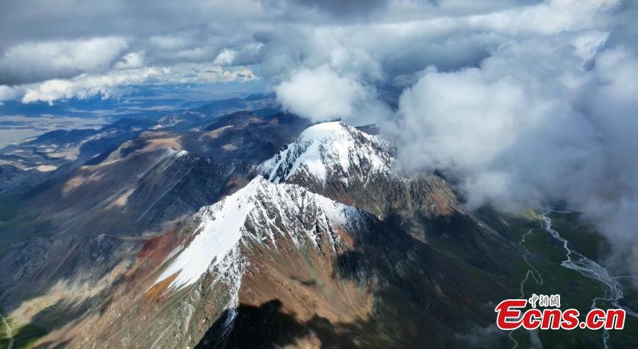 Snowy peaks of Tianshan Mountains in clouds-2