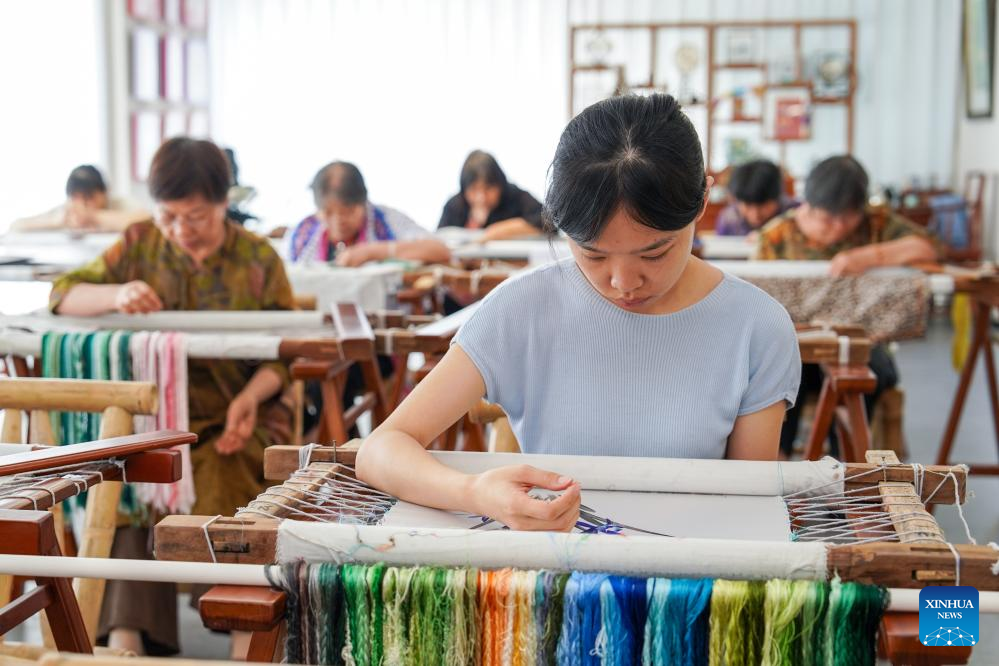 A glimpse of Suzhou embroidery industrial base in Suzhou-5