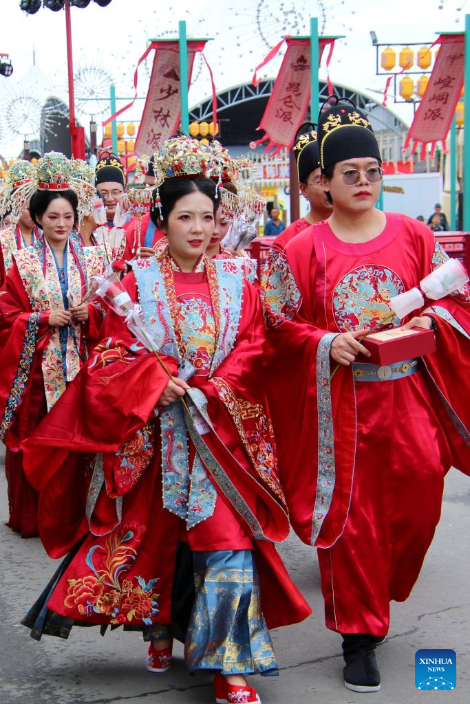 Ten couples participate in group wedding in Shiyan, China's Hubei-2