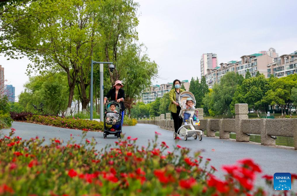 Scenic belt along river offers local people leisure space in E China-8