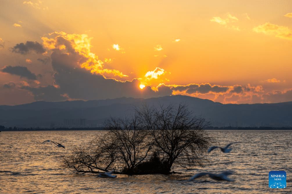 View of Dianchi Lake in Kunming, SW China's Yunnan-5