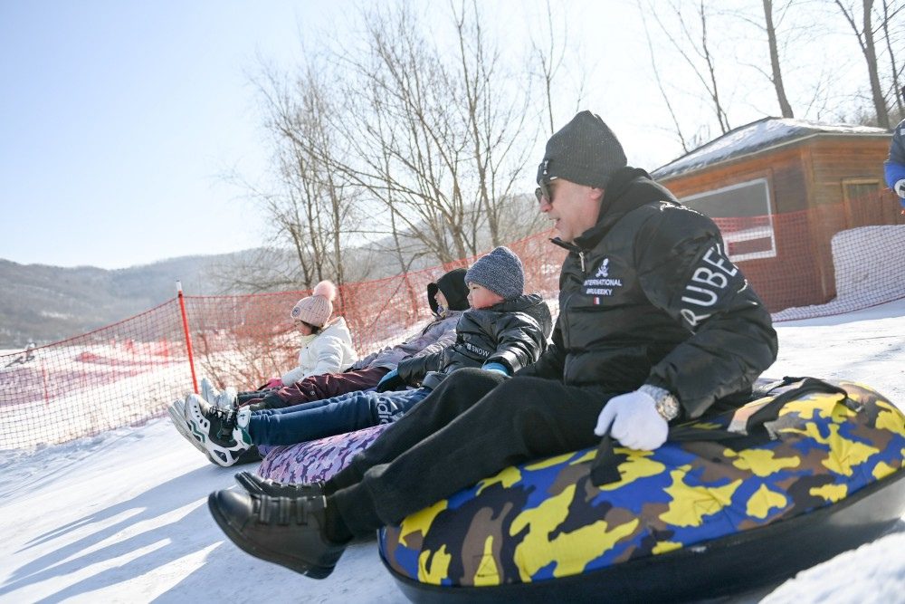 Young entrepreneurs embrace great opportunities in ice, snow industry in NE China's Jilin-1