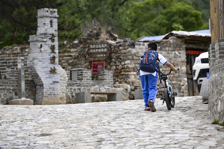 Village in Beijing develops tourism relying on Great Wall resources-7