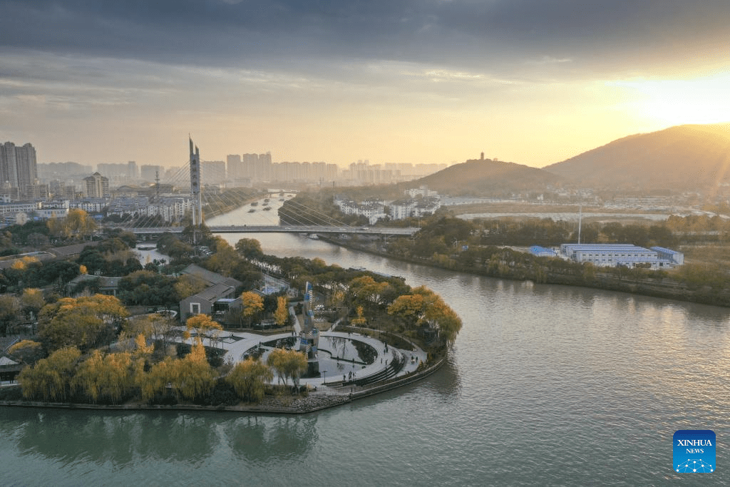 View along Grand Canal in Wuxi, E China-7