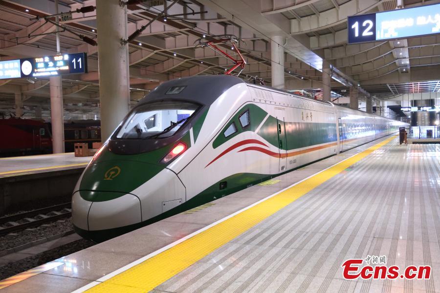 New Fuxing high-speed trains to be put into service in NW China-1