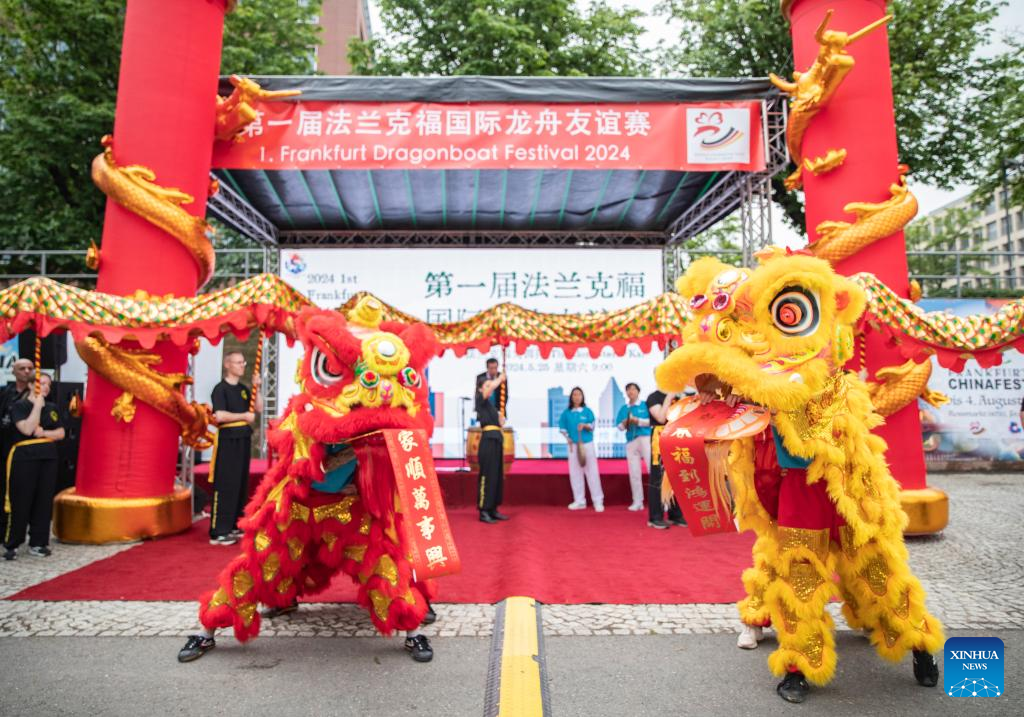 Feature: Dragon boats in Frankfurt open a window on Chinese culture-8