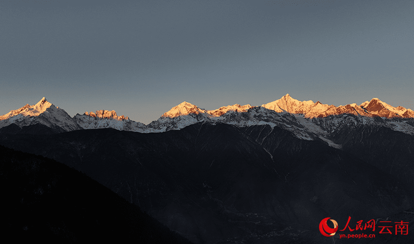 New Year's first sunlight illuminates mountains in SW China's Yunnan-4