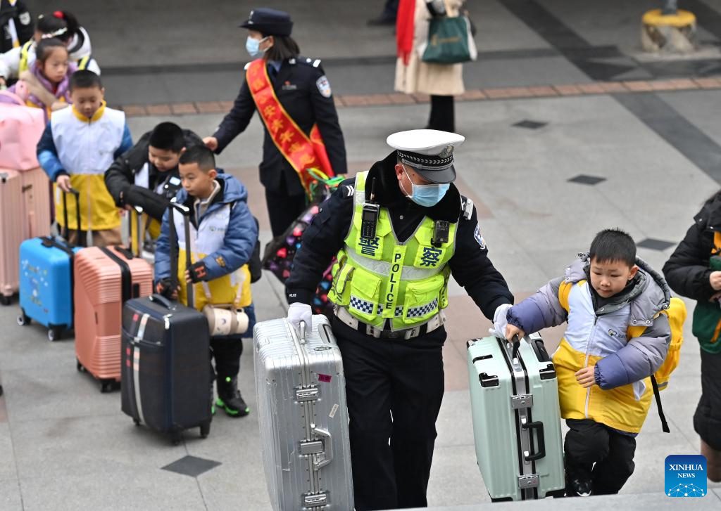 Spring Festival travel rush kicks off with record-breaking trips expected-3