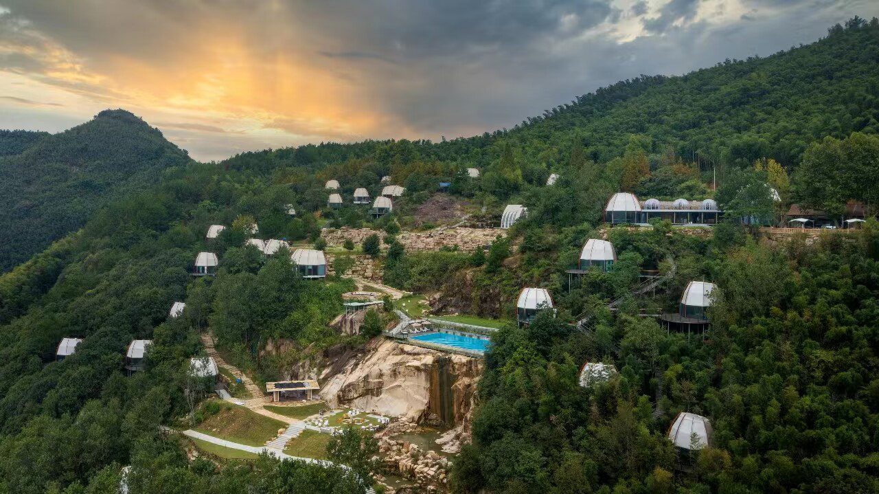 City in E China's Anhui transforms abandoned mining site into thriving tent hotel-1