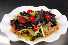 Methods for Making Delicious Ear Fungus and Pork Slices-2