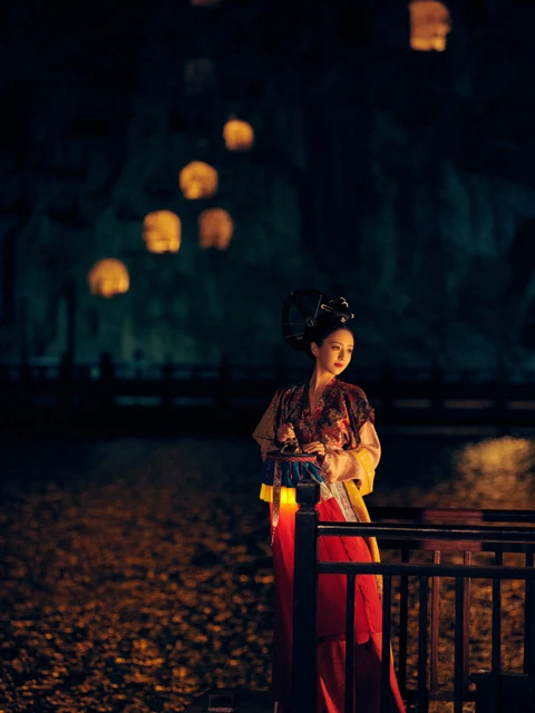 Tong Liya Captivates in Traditional Hanfu at the Majestic Longmen Grottoes in Luoyang-3