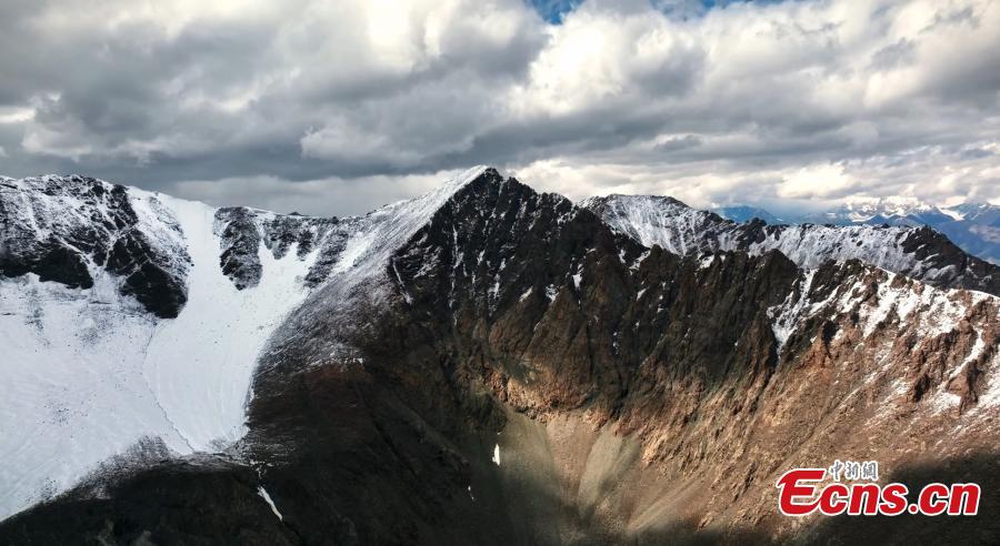 Snowy peaks of Tianshan Mountains in clouds-5