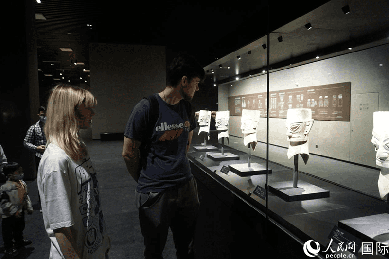 Foreign visitors left in awe at Sanxingdui Museum-3