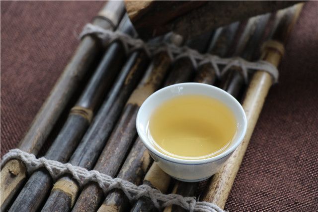 Characteristics of Old Ban Zhang Ancient Tree Tea-3