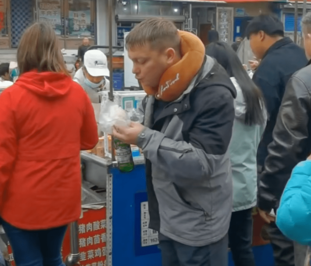 Russian tourists flock to China's border city of Heihe for breakfast, shopping-2