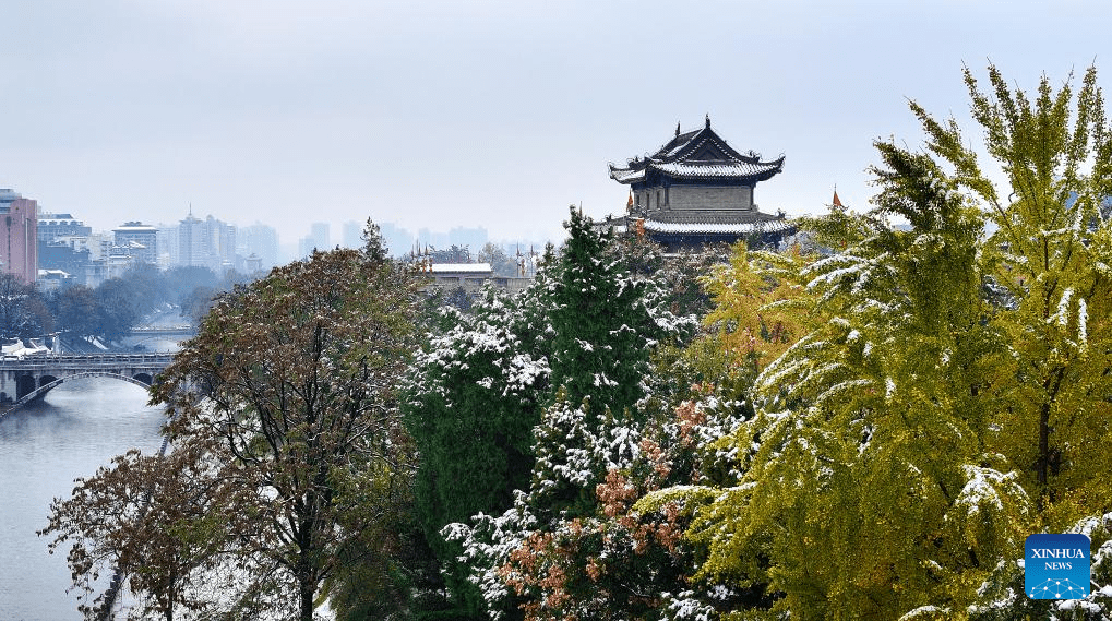 City view of snow-covered Xi'an, NW China-2