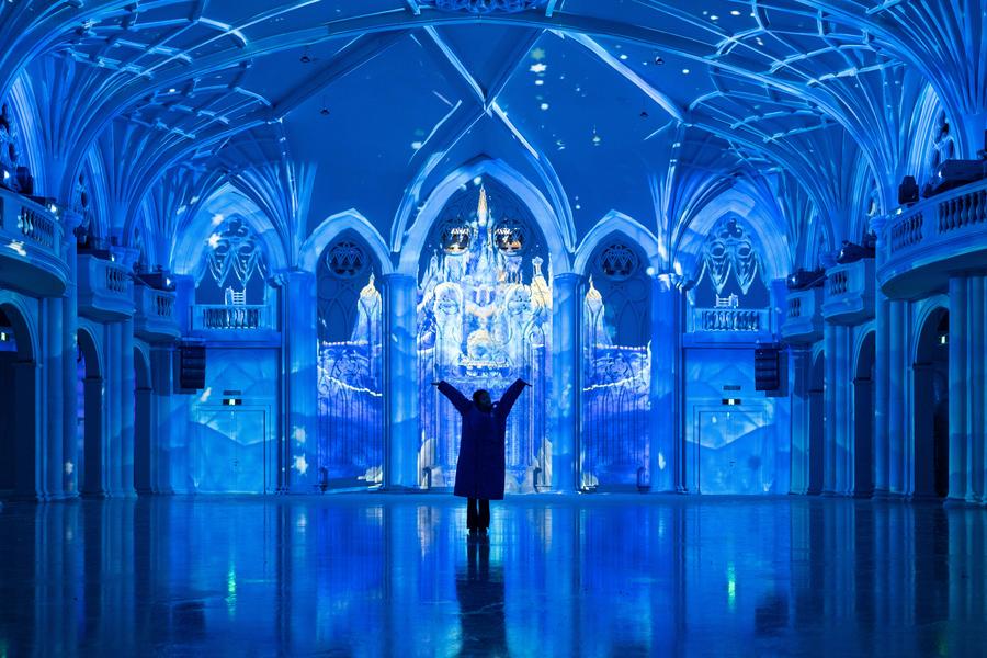 Find something cool in summer! China's indoor ice and snow industry attracts tourists-1