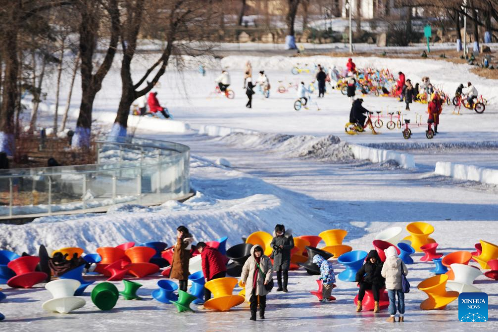 Snow Sculpture Art Expo park closed with rising of temperature-3