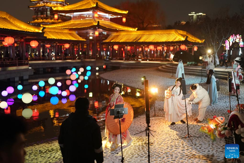 Light decorations seen in China's Xi'an-7