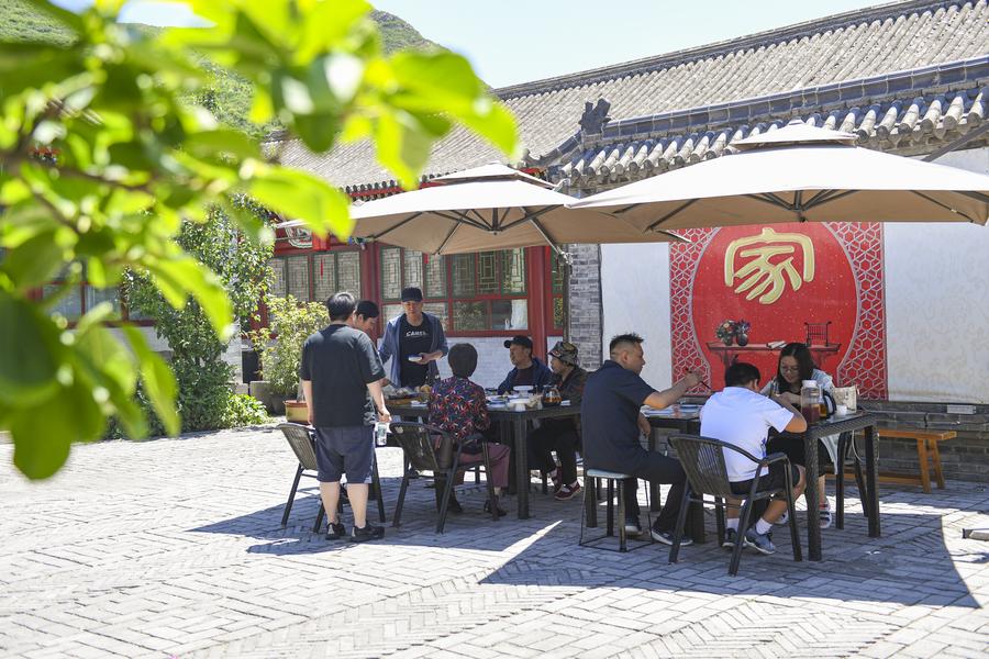 Village in Beijing develops tourism relying on Great Wall resources-9