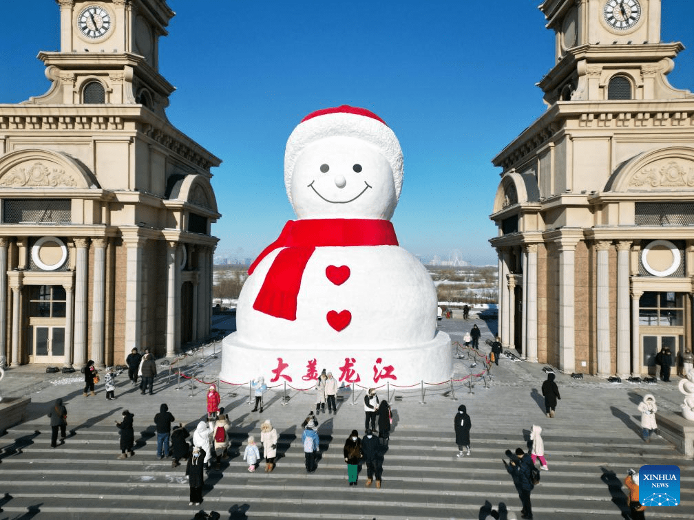 Giant snowman becomes yearly landmark of NE China's Harbin-5