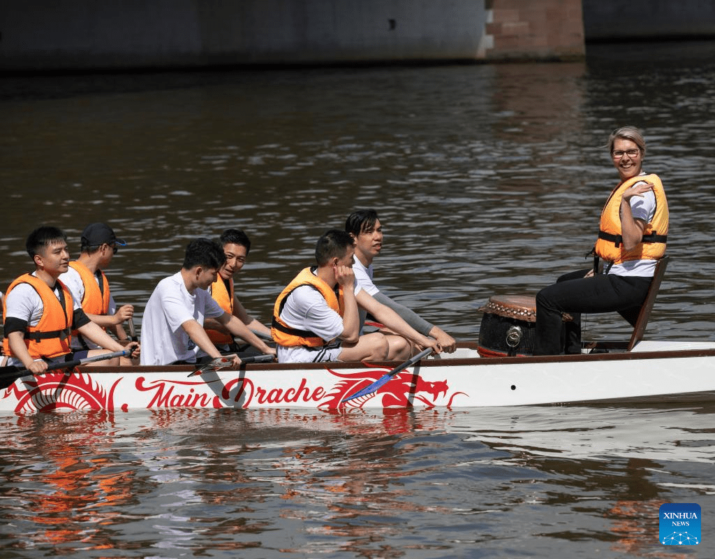 Feature: Dragon boats in Frankfurt open a window on Chinese culture-4