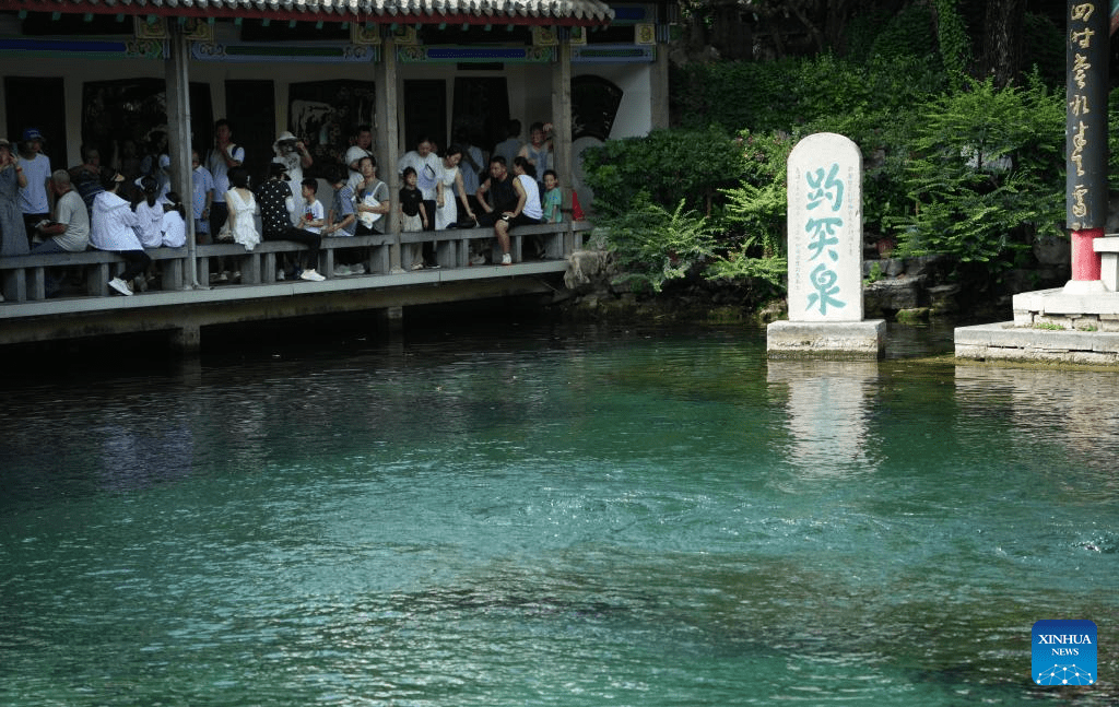 People visit Baotu Spring in Jinan, E China-6