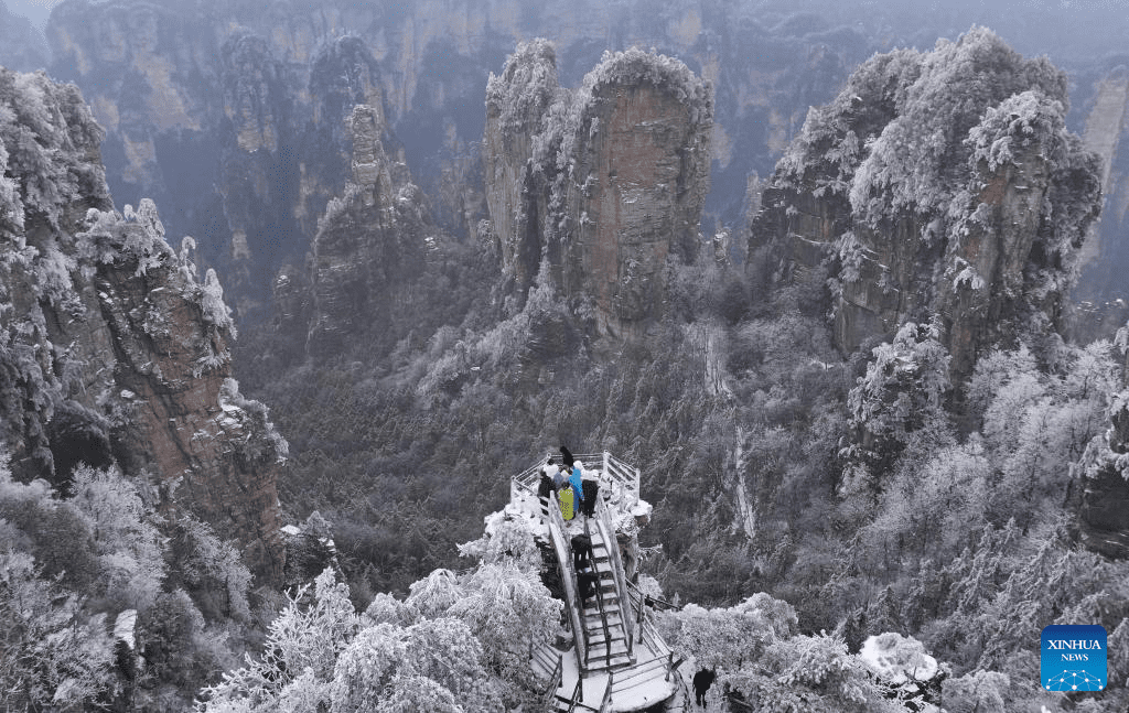 Snow scenery of Zhangjiajie National Forest Park in C China-2