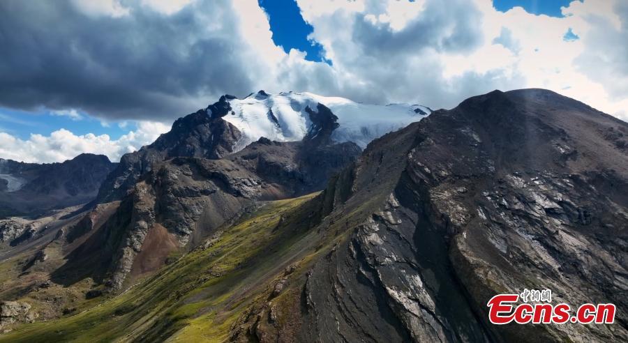 Snowy peaks of Tianshan Mountains in clouds-4