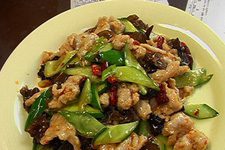 How to Make Stir-Fried Pork with Cucumber Slices-3