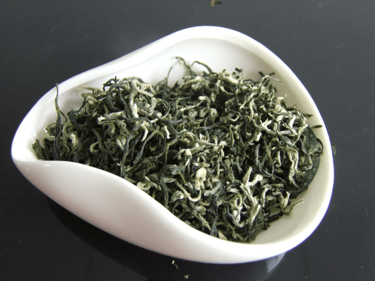 What Type of Tea is Biluochun? A Precious Variety of Green Tea.-1