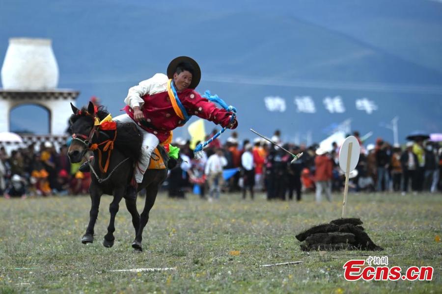 Horse racing kicks off in Sichuan-1