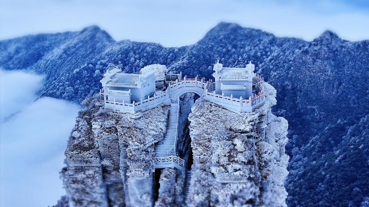 The snowy wonderland of Fanjing Mountain attracts visitors despite coldness-5