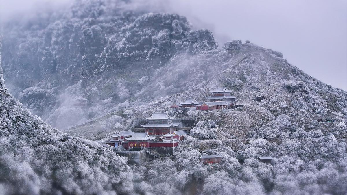 The snowy wonderland of Fanjing Mountain attracts visitors despite coldness-7