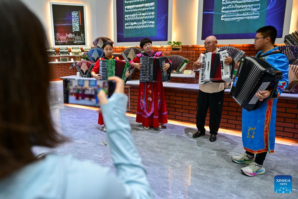 Tacheng City promotes accordion culture, tourism in NW China's Xinjiang-9