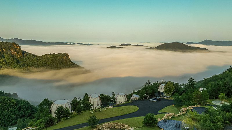 City in E China's Anhui transforms abandoned mining site into thriving tent hotel-2