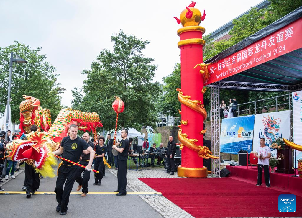 Feature: Dragon boats in Frankfurt open a window on Chinese culture-7