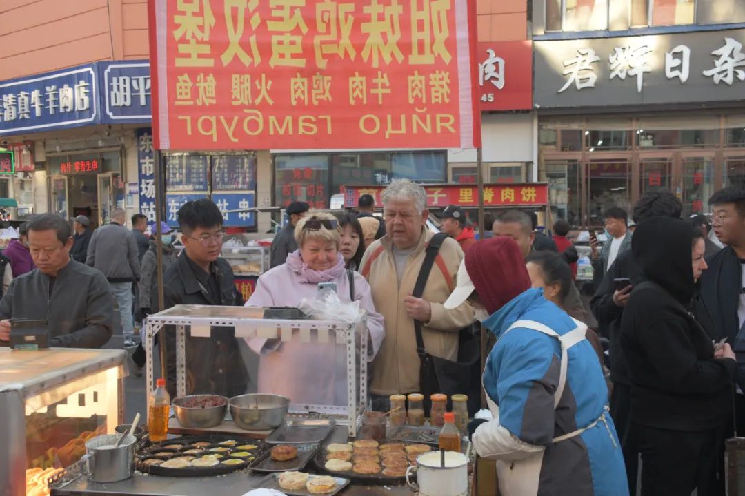 Russian tourists flock to China's border city of Heihe for breakfast, shopping-4