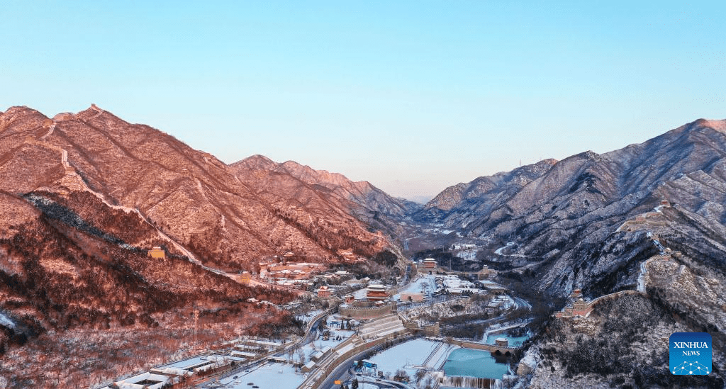 Snow scenery at Juyongguan section of Great Wall in Beijing-7