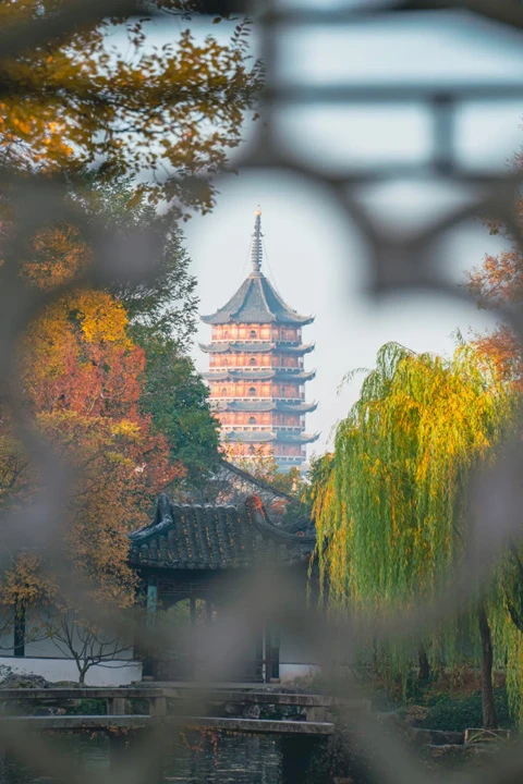 Suzhou Gardens: The Art and Soul of Chinese Classical Gardens-10