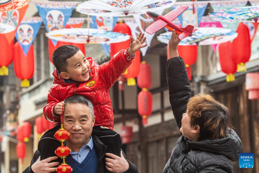 Decorations set up to celebrate upcoming Spring Festival in Yongxi ancient town, SW China-3