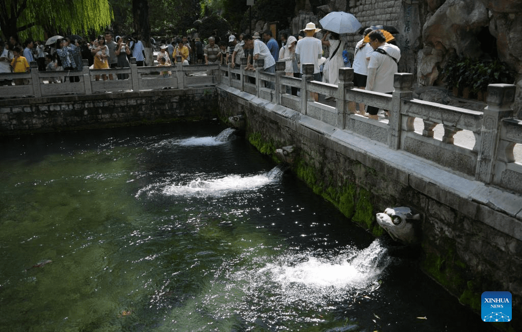 People visit Baotu Spring in Jinan, E China-4