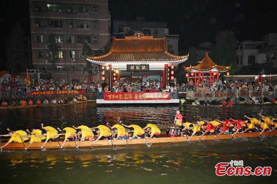 Villagers enhance night training for upcoming Dragon Boat Festival in Guangdong-1