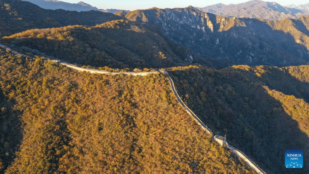 Autumn scenery of Mutianyu section of Great Wall in Beijing-11