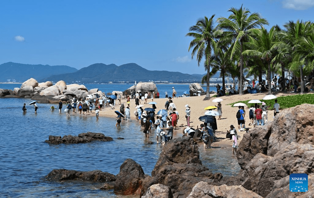 S China's Sanya sees tourism boom during National Day holiday-5